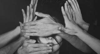 《我经过风暴》发布主题曲 佟丽娅催泪出演MV