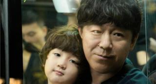 黄渤单禹豪演绎催泪父子情 《学爸》发布正片片段