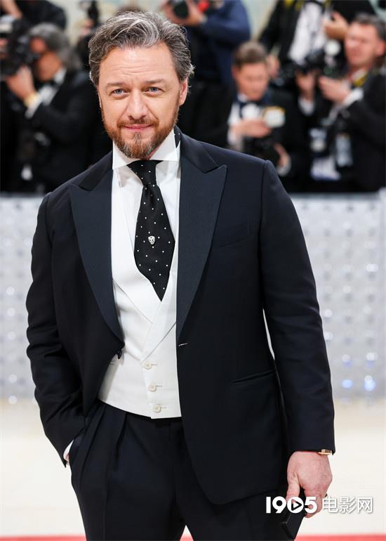 “詹一美”将执导首部电影长片 聚焦真实说唱骗局