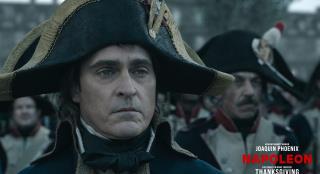 华金·菲尼克斯新片《拿破仑》曝新剧照 质感十足